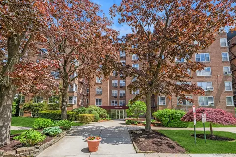 209-25 18th Ave #3J, Bayside, NY 11360