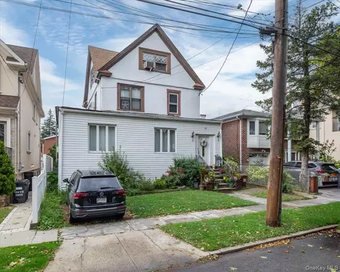 15427 11th Ave, New York, NY 11357