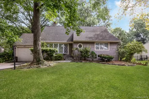 34 Midland Rd, North Hempstead, NY 11577