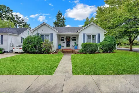 133 Nassau Ave, Malverne, NY 11565