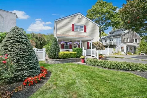 258 Grant Ave, Islip, NY 11751