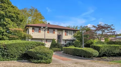 13 New Hampshire Ave, Bay Shore, NY 11706