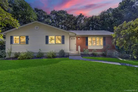 190 Schlueter Dr, East Fishkill, NY 12533