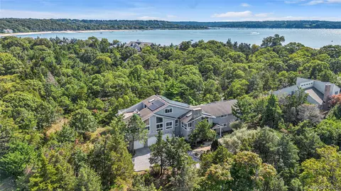 7 Beach Plum Dr, Northport, NY 11768
