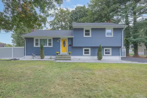 31 Verdin Dr, Clarkstown, NY 10956