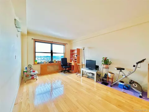64-34 102 St #11E, New York, NY 11374