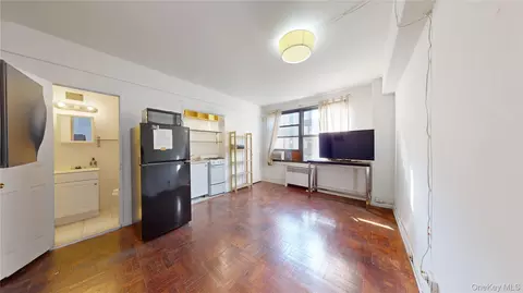 98-34 63rd Dr #6GG, Rego Park, NY 11374