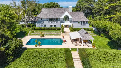 20 Hillside Rd, Southampton, NY 11968