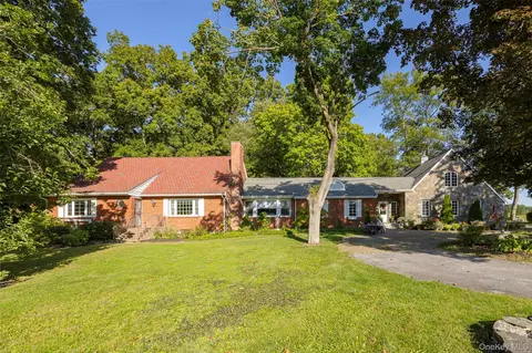404 Gretna Rd, Hyde Park, NY 12538