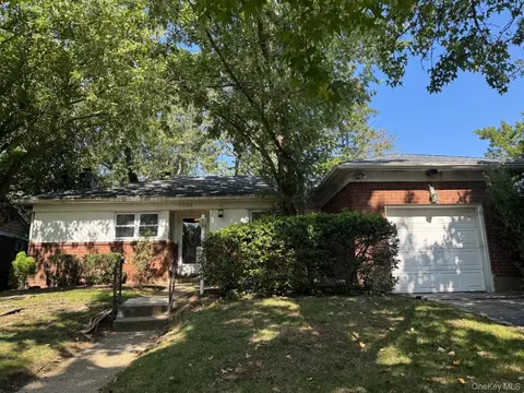 1584 Kew Ave, Hewlett, NY 11557