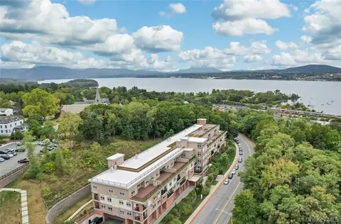 30 Beekman St #207, Beacon, NY 12508