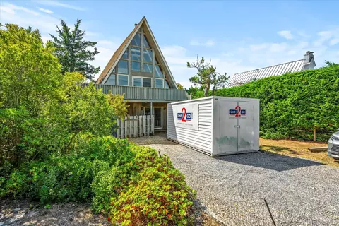 1926 Montauk Hwy, Amagansett, NY 11930