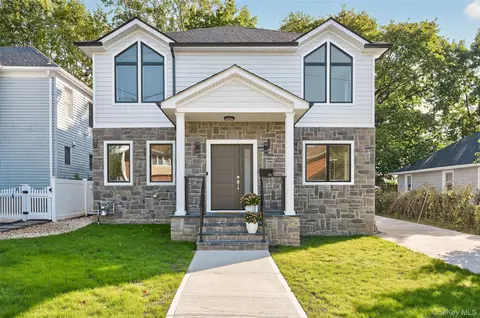 80 Clapham Ave, North Hempstead, NY 11030