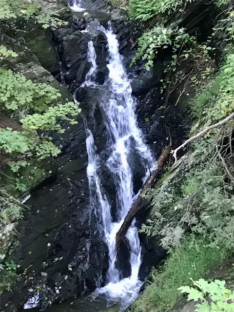 331 Mountain Lodge Rd, Blooming Grove, NY 10914