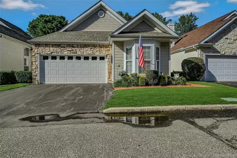 517 Leisure Dr, Ridge, NY 11961