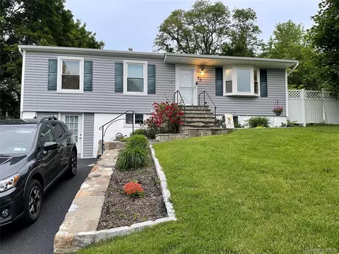45 Fairfax Rd, Fishkill, NY 12524