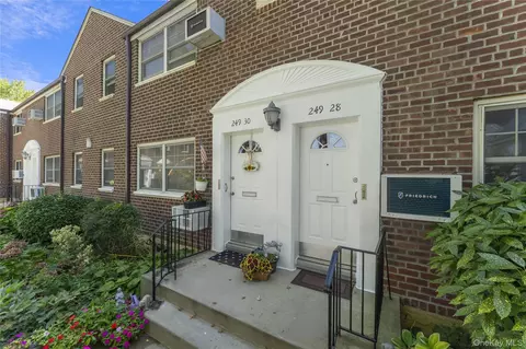 249-30 63rd Ave # 4-1275, Little Neck, NY 11362