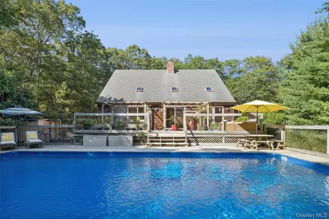 36 Harbor Blvd, East Hampton, NY 11937