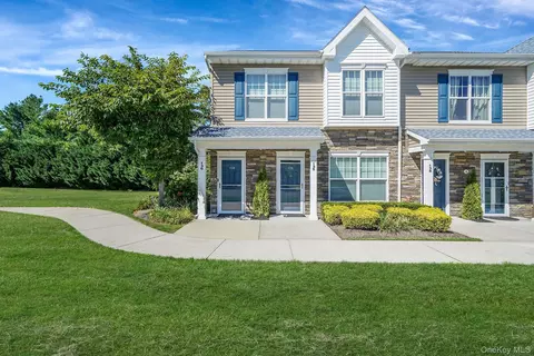 136 Weatherby Ln, Central Islip, NY 11722