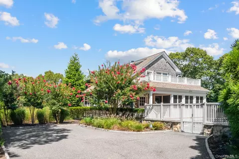 3 Ridge Way, Hampton Bays, NY 11946