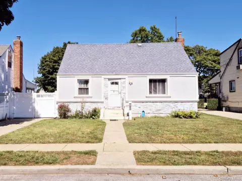 727 Windsor Rd, Uniondale, NY 11553