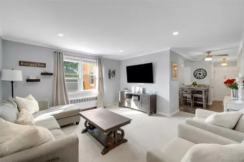 5 Bryant Cres #1N, White Plains, NY 10605