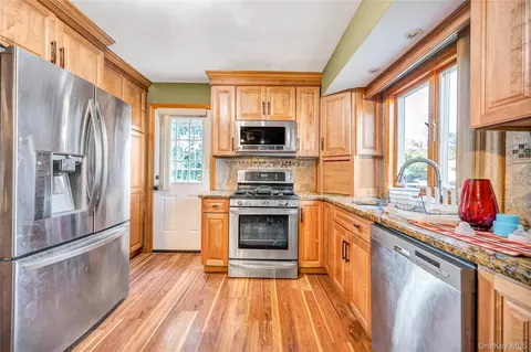 1614 Brightshore Blvd, Bay Shore, NY 11706