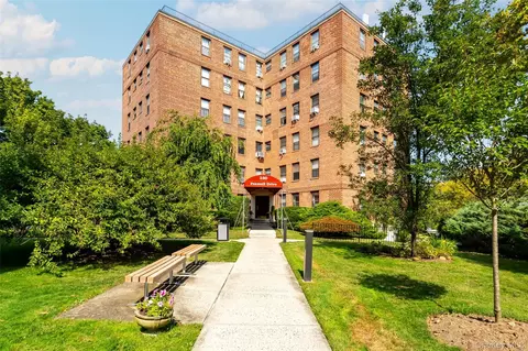 180 Pearsall Dr #1D, Mount Vernon, NY 10552