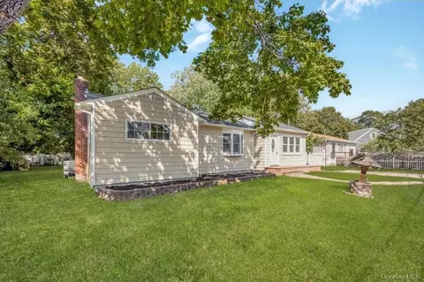 57 W 6th St, Patchogue, NY 11772