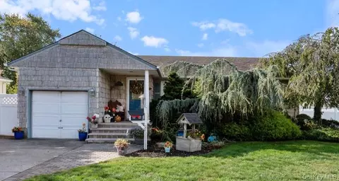 68 Thorne Ave, Massapequa, NY 11758
