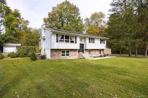 22 Lenart Pl, East Fishkill, NY 12533