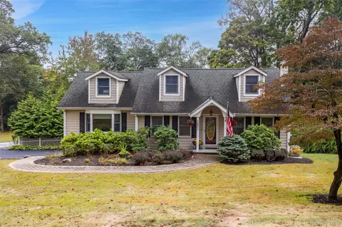 3801 Valleyview St, Yorktown, NY 10547