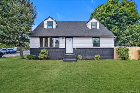 420 Pulaski Rd, East Northport, NY 11731