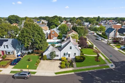186 Green St, Valley Stream, NY 11580