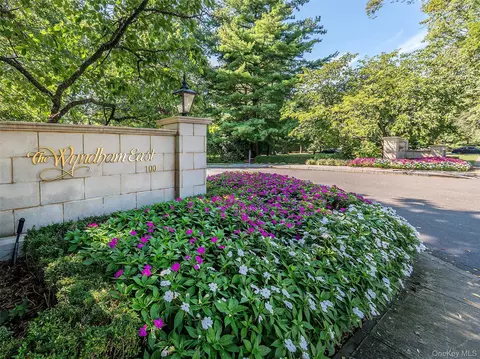 100 Hilton Ave #607E, Garden City, NY 11530