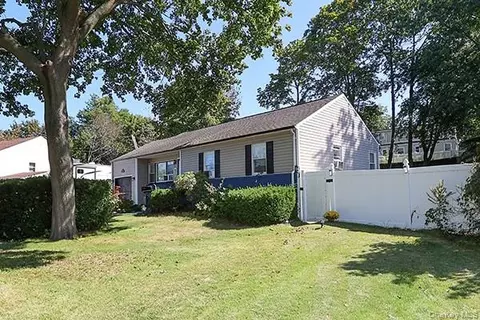97 Indian Head Rd, Kings Park, NY 11754