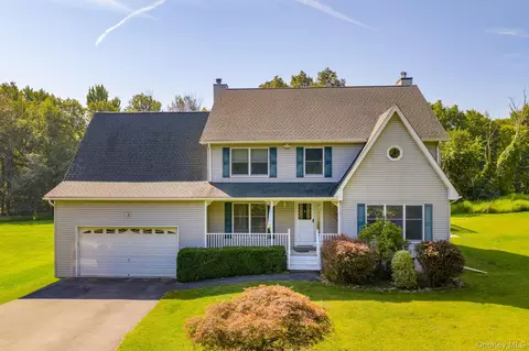 9 Annies Way, Mount Hope, NY 10963