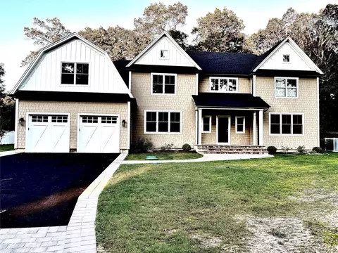 165 Main Ave, Lake Grove, NY 11755