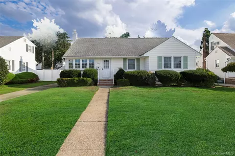 2874 Michael Rd, Wantagh, NY 11793