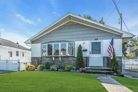 148 William St, Valley Stream, NY 11580