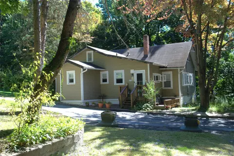 Exterior - 1824 Seabury Pl, Peekskill, NY 10566 photo 8 of 15
