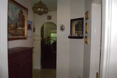 Entry Way - 1824 Seabury Pl, Peekskill, NY 10566 photo 3 of 5