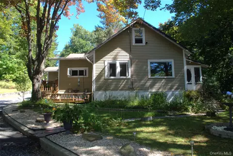 1824 Seabury Pl, Peekskill, NY 10566