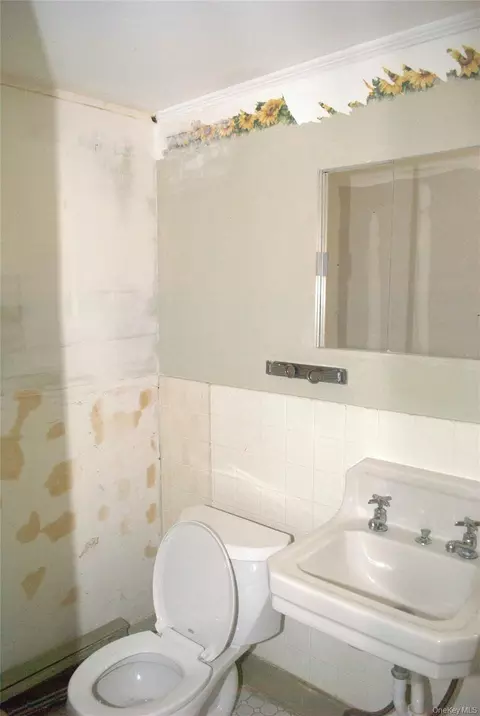 Bath - 1824 Seabury Pl, Peekskill, NY 10566 photo 4 of 5