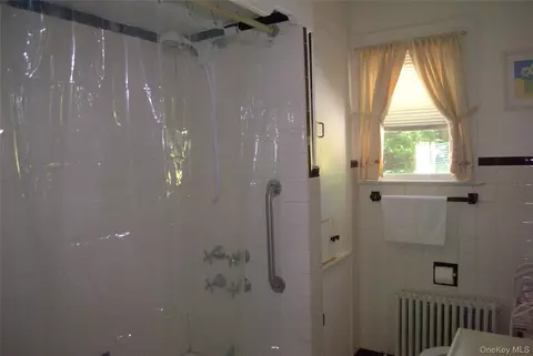 Bath - 1824 Seabury Pl, Peekskill, NY 10566 photo 1 of 5