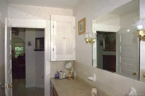 Bath - 1824 Seabury Pl, Peekskill, NY 10566 photo 3 of 5