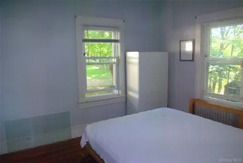Bedroom - 1824 Seabury Pl, Peekskill, NY 10566 photo 1 of 4