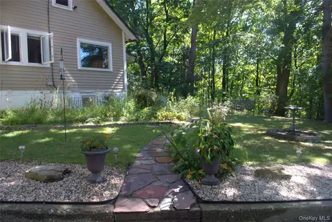 Exterior - 1824 Seabury Pl, Peekskill, NY 10566 photo 5 of 15