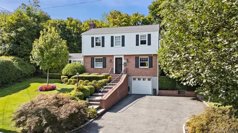 9 Hazelton Dr, Scarsdale, NY 10583