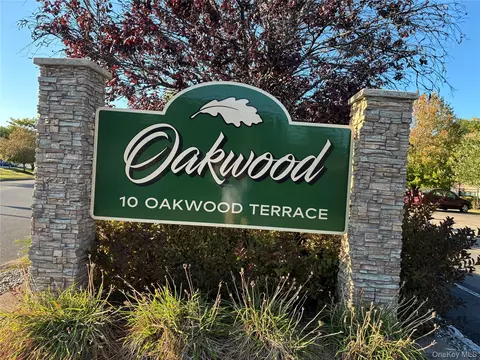 10 Oakwood Ter #65, New Windsor, NY 12553